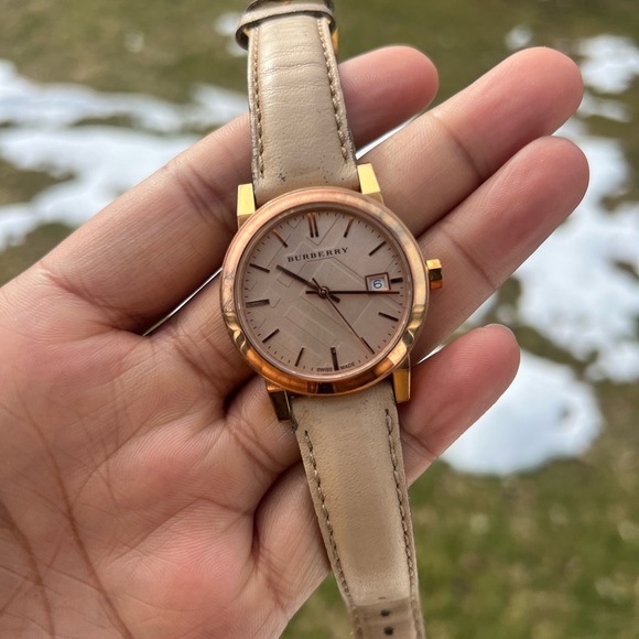 Burberry Classic 34 mm Rose-Tone Swiss Watch leather strap main image 7